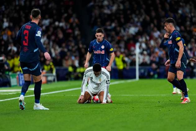Real Madrid vs RB Salzburg Kylian Mbappe of Real Madrid CF and Nicolas Capaldo of FC Salzburg during Real Madrid vs FC Salzburg at Santiago Bernabeu Stadium on January 22nd 2025  Copyright: xSenis-Cebolla ALFAQUIx