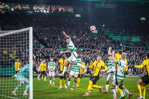 Football UEFA Champions League 2024 2025, Matchday 7 Celtic Glasgow vs Young Boys Bern YB Celtic Park Glasgow, Scotland Scene in the YB penalty area, Auston Trusty Celtic Glasgow, 6 tries to convert the ball with his head Copyright: xJOERANxSTEINSIEKx
