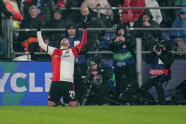 ROTTERDAM, 22-01-2025, Stadium Feijenoord de Kuip, season 2024 2025 , Uefa Champions League. Match between Feyenoord - Bayern Munchen Feyenoord player Ayase Ueda Feyenoord player Santiago GimÅ½nez celebrates after scoring 2-0 Feyenoord - Bayern Munchen  x27514309x Copyright: