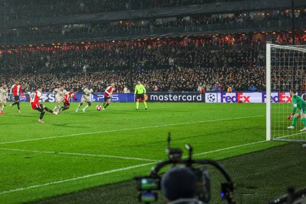 22 01 2025, Football, Season 2024 2025, Champions League, Matchday 7, Feyenoord Rotterdam FC Bayern Munich, Santiago Gimenez Feyenoord Rotterdam scores the goal to make it 2 - 0 from the penalty spot Rotterdam Staion Feijenoord Netherlands xRHR PHOTO TRx Copyright: TimxRehbein RHR-FOTOx RHR-FOTO TR