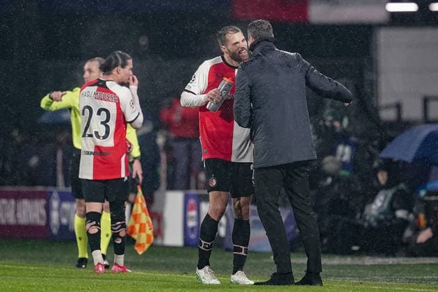 ROTTERDAM, 22-01-2025, Stadium Feijenoord de Kuip, season 2024 2025 , Uefa Champions League. Match between Feyenoord - Bayern Munchen Feyenoord trainer Brian Priske and Feyenoord player Bart Nieuwkoop celebrates after scoring 2-0 Feyenoord - Bayern Munchen  x27514326x Copyright: