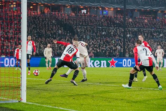 ROTTERDAM, 22-01-2025, Stadium Feijenoord de Kuip, season 2024 2025 , Uefa Champions League. Match between Feyenoord - Bayern Munchen Bayern Munchen player Harry Kane shoots Feyenoord - Bayern Munchen  x27514346x Copyright:
