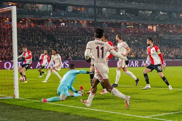 ROTTERDAM, 22-01-2025, Stadium Feijenoord de Kuip, season 2024 2025 , Uefa Champions League. Match between Feyenoord - Bayern Munchen Feyenoord player Justin Bijlow vs Bayern Munchen player Kingsley Coman Feyenoord - Bayern Munchen  x27514353x Copyright: