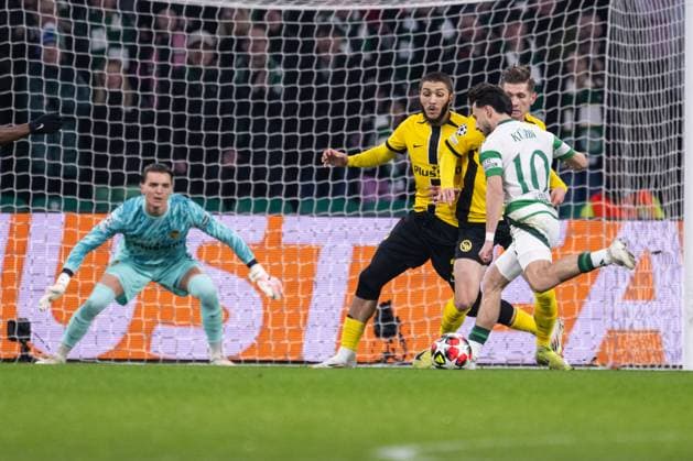 GLASGOW, SCOTLAND JANUARY 22 Nicolas Kuhn of Celtic attempts a kick for score his goal during the UEFA Champions League 2024 25 League Phase MD7 match between Celtic FC and BSC Young Boys at Celtic Park on January 22, 2025 in Glasgow, Scotland Glasgow Celtic Park Scotland United Kingdom Copyright: xJustPictures.ch EurasiaxSportxImagesx jp-en-EuSpIm-RMC_1256-20250122