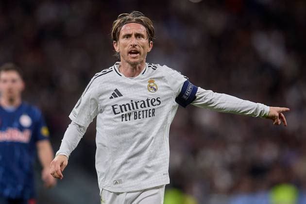 Luka Modric of Real Madrid CF Real Madrid v Red Bull Salzburg FC, UEFA Champions League, Football, Riyadh Air Metropolitano, Madrid, Spain - 22 Jan 2025 EDITORIAL USE ONLY No use with unauthorised audio, video, data, fixture lists, club league logos or live services. Online in-match use limited to 120 images, no video emulation. No use in betting, games or single club league player publications. Copyright: xRubenxAlbarran Shutterstockx 15112729e