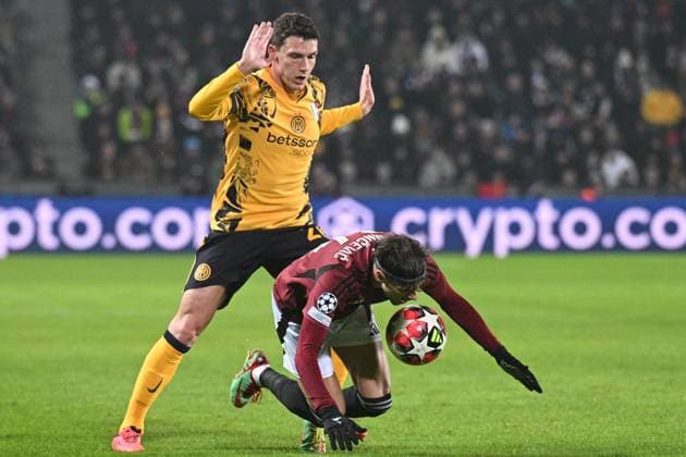 From left Benjamin Pavard of Inter and Veljko Birmancevic of Sparta in action during the Football Champions League 7th round match: Sparta Prague vs Inter Milan in Prague, Czech Republic, January 22, 2025. (CTKxPhoto MichalxKamaryt) CTKPhotoP2025012208946  CTKPhotoP2025012208946