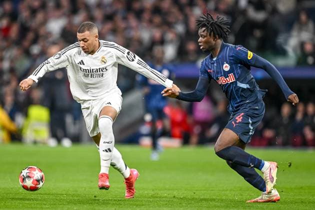 Kylian Mbappe Real Madrid CF and Hendry Blank Red Bull Salzburg battle for the ball during the UEFA Champions League 2024 25 League Phase MD7 match between Real Madrid C F and FC Salzburg at Estadio Santiago BernabÃ u on January 22, 2025 in Madrid, Spain Photo by Harry Langer DeFodi Images Defodi 541 REASAL20250122 32 Defodi-541