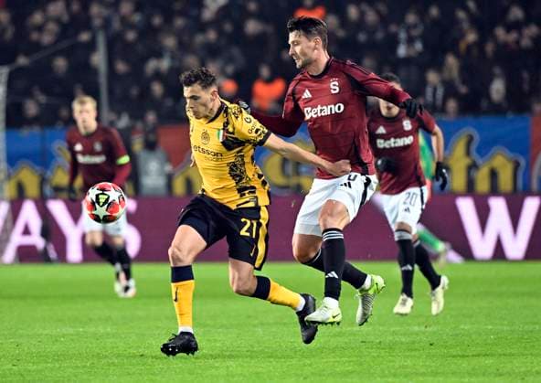 From left Kristjan Asllani of Inter and Kaan Kairinen of Sparta in action during the Football Champions League 7th round match: Sparta Prague vs Inter Milan in Prague, Czech Republic, January 22, 2025. (CTKxPhoto KaterinaxSulova) CTKPhotoP2025012208989  CTKPhotoP2025012208989