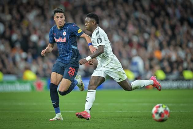 SOCCER - UEFA CL, Madrid vs RBS MADRID,SPAIN,22.JAN.25 - SOCCER - UEFA Champions League, Real Madrid CF vs Red Bull Salzburg. Image shows Adam Daghim (RBS) and Vinicius Junior (Madrid).  GEPAxpictures xFelipexMondino