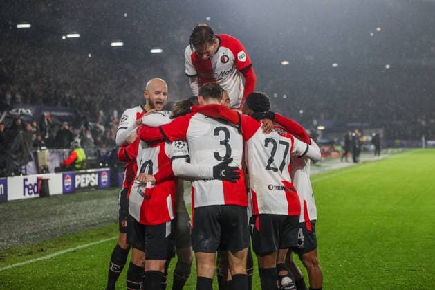 22 01 2025, Football, Season 2024 2025, Champions League, Matchday 7, Feyenoord Rotterdam FC Bayern Munich, Feyenoord Rotterdam team cheers Rotterdam Staion Feijenoord Netherlands xRHR PHOTO TRx Copyright: TimxRehbein RHR-FOTOx RHR-FOTO TR