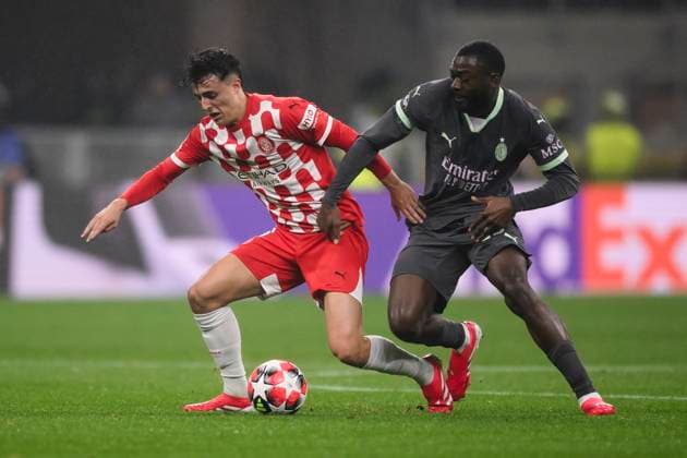 AC Milan v Girona FC - UEFA Champion League Alejandro Frances of Girona FC competes for the ball with Youssouf Fofana of AC Milan during the UEFA Champions League 2024 25 league phase football match between AC Milan and Girona FC. Milan Italy Copyright: xNicolòxCampox