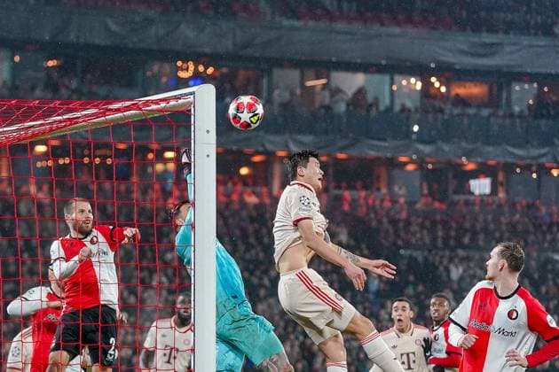 ROTTERDAM, 22-01-2025, Stadium Feijenoord de Kuip, season 2024 2025 , Uefa Champions League. Match between Feyenoord - Bayern Munchen Feyenoord player Justin Bijlow save Feyenoord - Bayern Munchen  x27514523x Copyright: