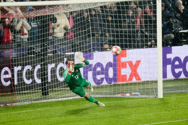 Goal for Rotterdam 2-0, Manuel Neuer powerless, NDL, Feyenoord Rotterdam FC Bayern Muenchen, Football, Champions League, Matchday 7, Season 2024 2025, 22 01 2025 Feyenoord Rotterdam FC Bayern Muenchen, Football, Champions League, Matchday 7, Season 2024 2025, 22 01 2025 Rotterdam Copyright: xEibner-Pressefoto JoergxNiebergax EP_JNL