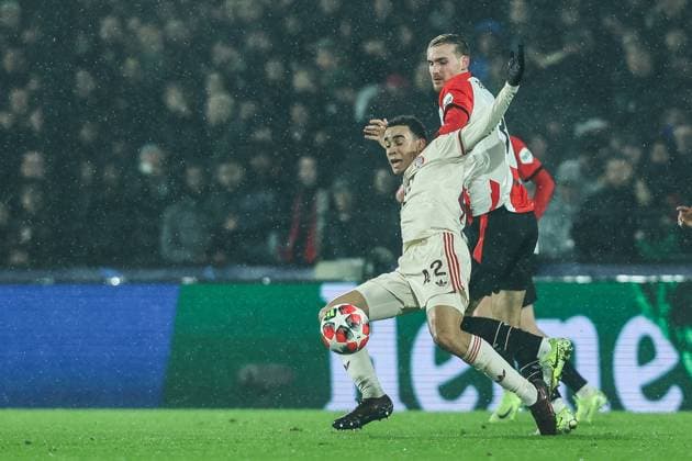 Sport, Football, UEFA Champions League Season 2024 2025 League Phase 7 Matchday Feyenoord Rotterdam FC Bayern Munich 22 01 2025, Stadion Feijenoord De Kuip Jamal Musiala FC Bayern Munich, 42 Santiago Gimenez Feyenoord Rotterdam, 29 Rotterdam Stadion Feijenoord De Kuip Netherlands