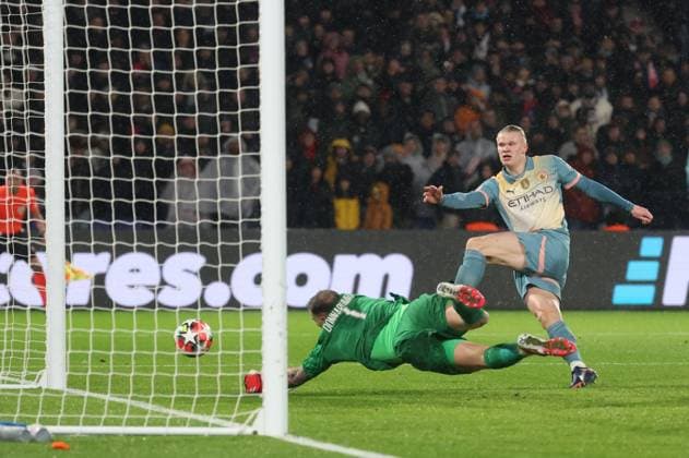 Sport Bilder des Tages Ligue des Champions Psg - Manchester City PHOTOPQR LE PARISIEN Le Parisien Arnaud Journois ; PARIS ; 22 01 2025 ; FOOTBALL , LIGUE DES CHAMPIONS UEFA , PHASE DE LIGUE , 7E JOURNEE , 22 01 2025 , PARIS , PARC DES PRINCES PARIS SG - MANCHESTER CITY PHOTO LE PARISIEN ARNAUD JOURNOIS 1 Gianluigi Donnarumma PARIS France  Copyright: xPHOTOPQR LExPARISIEN MAXPPPxLexParisienx xArnaudxJournoisx 20250122LPA3434 20250122LPA3434