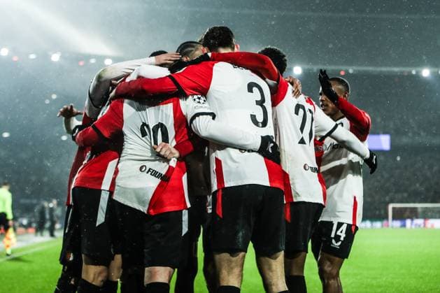 Sport, Football, UEFA Champions League Season 2024 2025 League Phase 7 Matchday Feyenoord Rotterdam FC Bayern Munich 22 01 2025, Stadion Feijenoord De Kuip Santiago Gimenez Feyenoord Rotterdam, 29 celebrates with his teammates after scoring a penalty to make it 2-0 Rotterdam Stadion Feijenoord De Kuip Netherlands