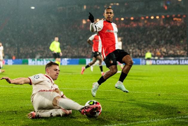 UEFA Champions League Feyenoord Rotterdam FC Bayern Munich 22 01 2025 duel Joshua Kimmich FC Bayern Munich, 6 , Igor Paixao Feyenoord Rotterdam, 14 UEFA Champions League Feyenoord Rotterdam FC Bayern Munich, Rotterdam, Stadion Feijenoord De Kuip on 22 01 2025 Copyright: xBEAUTIFULxSPORTS Wunderlx