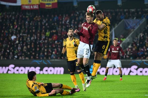 From left Asger Sorensen of Sparta Stefan De Vrij of Inter in action during the Football Champions League 7th round match: Sparta Prague vs Inter Milan in Prague, Czech Republic, January 22, 2025. (CTKxPhoto MichalxKamaryt) CTKPhotoP2025012209154  CTKPhotoP2025012209154