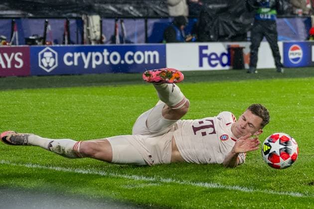 22 01 2025, Football UEFA Champions League, Season 2024 2025, Matchday 07, Feyenoord Rotterdam FC Bayern Muenchen at Stadion DE KUIP in Rotterdam Joshua Kimmich FC Bayern Muenchen, 06 tries with his last strength to prevent the ball from crossing the goal line Photo Kirchner Media TH Copyright: xKirchner-Media THx