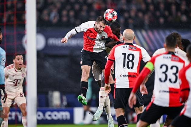 22 01 2025, Football UEFA Champions League 2024 2025, Matchday 7, Feyenoord Rotterdam FC Bayern München, im De Kuip, Bart Nieuwkoop Feyenoord Rotterdam clears the ball, DFL and DFB regulations prohibit any use of photographs as image sequences and or quasi video