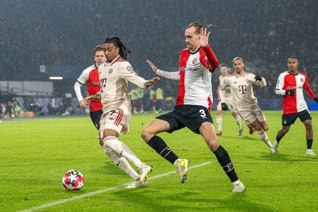 22 01 2025, Football UEFA Champions League, Season 2024 2025, Matchday 07, Feyenoord Rotterdam FC Bayern Muenchen at Stadion DE KUIP in Rotterdam duel between Michael Olise FC Bayern Muenchen, 17 and Thomas Beelen Feyenoord Rotterdam, 03 Photo Kirchner Media TH Copyright: xKirchner-Media THx
