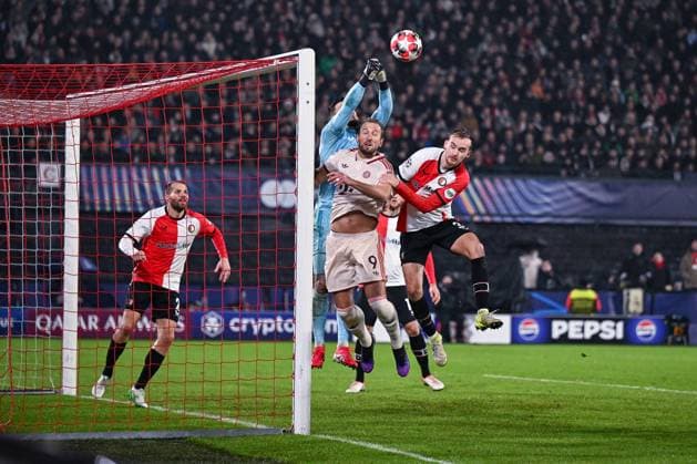 22 01 2025, Football UEFA Champions League 2024 2025, Matchday 7, Feyenoord Rotterdam FC Bayern München, im De Kuip, Goalkeeper Justin Bijlow Feyenoord Rotterdam , Harry Kane FC Bayern München , David Hancko Feyenoord Rotterdam DFL and DFB regulations prohibit any use of photographs as image sequences and or quasi video