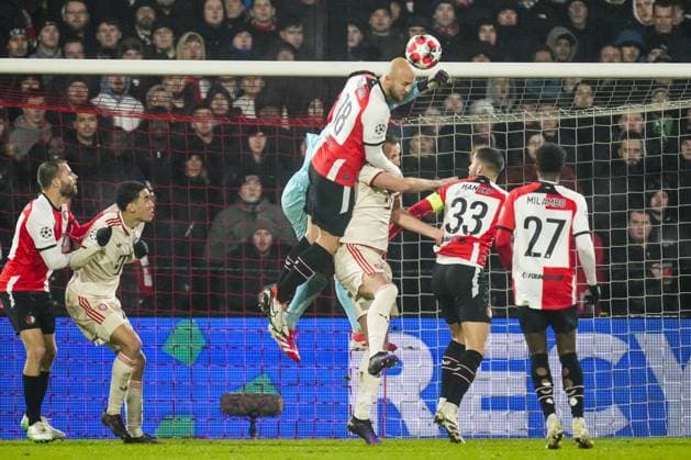 UEFA Champions League: Feyenoord v FC Bayern Munich Rotterdam - Gernot Trauner of Feyenoord, Feyenoord keeper Justin Bijlow during the seventh round of new format of the Champions League 2024 2025. The match is set between Feyenoord and FC Bayern Munich at Stadion Feijenoord De Kuip on 22 January 2025 in Rotterdam, The Netherlands. Copyright: xYannickxVerhoevenx