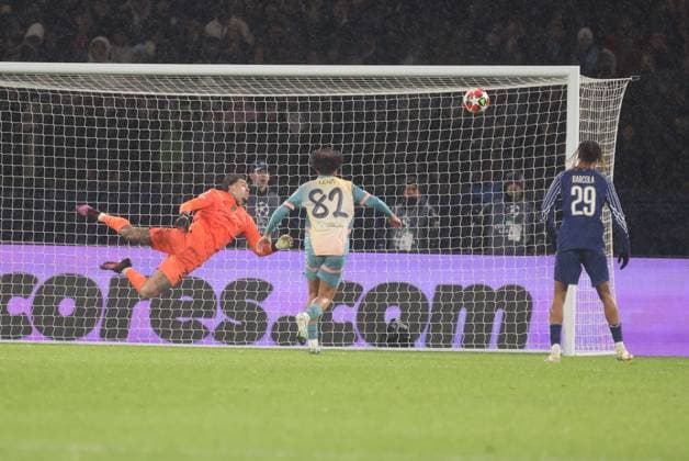 Sport Bilder des Tages Psg-Manchester City PHOTOPQR LE PARISIEN Le Parisien Arnaud Journois ; PARIS ; 22 01 2025 ; FOOTBALL , LIGUE DES CHAMPIONS UEFA , PHASE DE LIGUE , 7E JOURNEE , 22 01 2025 , PARIS , PARC DES PRINCES PARIS SG - MANCHESTER CITY PHOTO LE PARISIEN ARNAUD JOURNOIS 29 Bradley Barcola PARIS France  Copyright: xPHOTOPQR LExPARISIEN MAXPPPxLexParisienx xArnaudxJournoisx 20250122LPA3474 20250122LPA3474