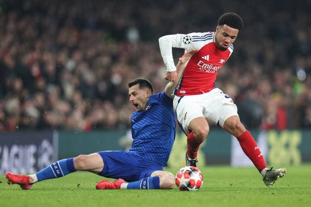 Arsenal gegen Dinamo Zagreb 22. Januar 2025, London Champions League Fußball Arsenal gegen GNK Dinamo Zagreb Arber Hoxha von Dinamo Zagreb und Ethan Nwaneri von Arsenal Foto Charlotte Wilson Abseits London UK  Copyright: xCharlottexWilsonx xOffsidexOffside