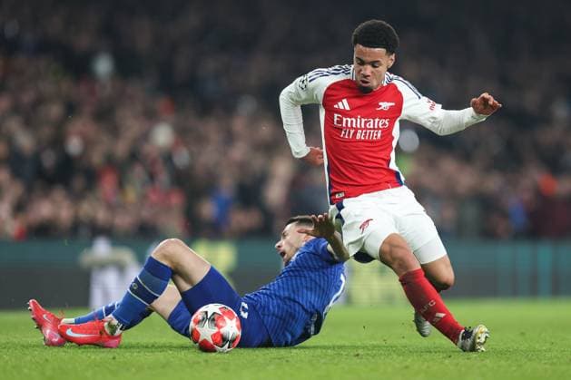 Arsenal gegen Dinamo Zagreb 22. Januar 2025, London Champions League Fußball Arsenal gegen GNK Dinamo Zagreb Arber Hoxha von Dinamo Zagreb und Ethan Nwaneri von Arsenal Foto Charlotte Wilson Abseits London UK  Copyright: xCharlottexWilsonx xOffsidexOffside