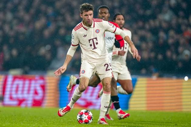 2025-01-22 Feyenoord v FC Bayern Munchen - Champions League - League phase - Matchday 7 ROTTERDAM, NETHERLANDS - JANUARY 22: Thomas Muller of Bayern Munchen passes the ball during the Champions League - League phase - Matchday 7 match between Feyenoord and FC Bayern Munchen at Stadion Feijenoord on January 22, 2025 in Rotterdam, Netherlands. Rotterdam Stadion Feijenoord Netherlands Content not available for redistribution in The Netherlands directly or indirectly through any third parties. Copyright: xJorisxVerwijstx