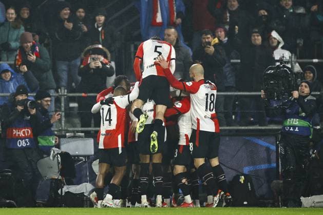 ROTTERDAM - (l-r) Igor Paixao of Feyenoord, Gijs Smal of Feyenoord, Gernot Trauner of Feyenoord, David Hancko of Feyenoord, Santiago Gimenez of Feyenoord celebrate the 2-0 during the UEFA Champions League match between Feyenoord and FC Bayern Munich at Feyenoord Stadion de Kuip on Jan. 22, 2025 in Rotterdam, Netherlands. ANP MAURICE VAN STEEN UEFA Champions League 2024 25 League phase 7 2024 25 xVIxANPxSportx xxANPxIVx 518101019 originalFilename: 518101019.jpg