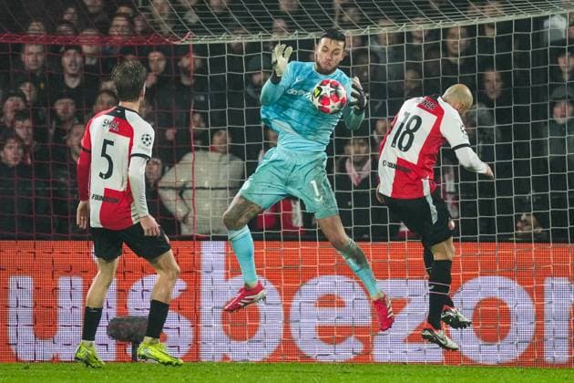 UEFA Champions League: Feyenoord v FC Bayern Munich Rotterdam - Feyenoord keeper Justin Bijlow during the seventh round of new format of the Champions League 2024 2025. The match is set between Feyenoord and FC Bayern Munich at Stadion Feijenoord De Kuip on 22 January 2025 in Rotterdam, The Netherlands. Copyright: xTomxBodex