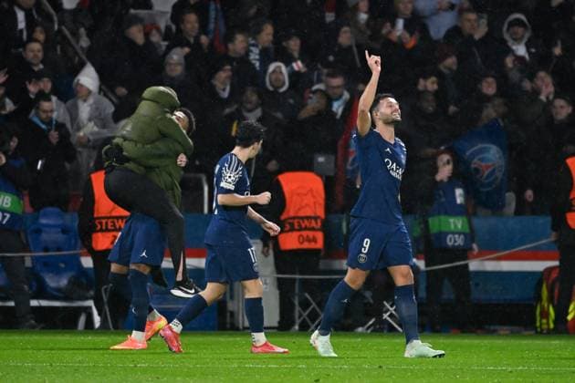FOOTBALL : PSG vs Manchester City - Ligue des Champions - 22 01 2025 Goncalo Ramos ( 9 - PSG ) and PSG players celebrate their side s victory after during the UEFA Champions League match between Paris Saint Germain and Manchester City at Parc Des Princes on January 22, 2025 in Paris, France. ( Photo by Dante Badano PsnewZ ) - ParisFrance  Copyright: xDantexBadanox