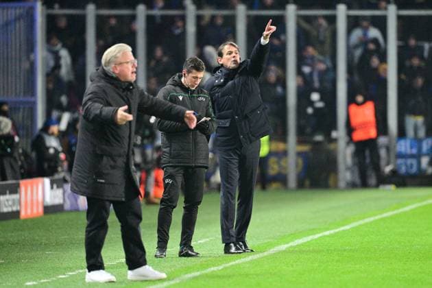 From left coaches Lars Friis of Sparta, Simone Inzaghi of Inter, right gestures, in action during the Football Champions League 7th round match: Sparta Prague vs Inter Milan in Prague, Czech Republic, January 22, 2025. (CTKxPhoto MichalxKamaryt) CTKPhotoP2025012209463  CTKPhotoP2025012209463