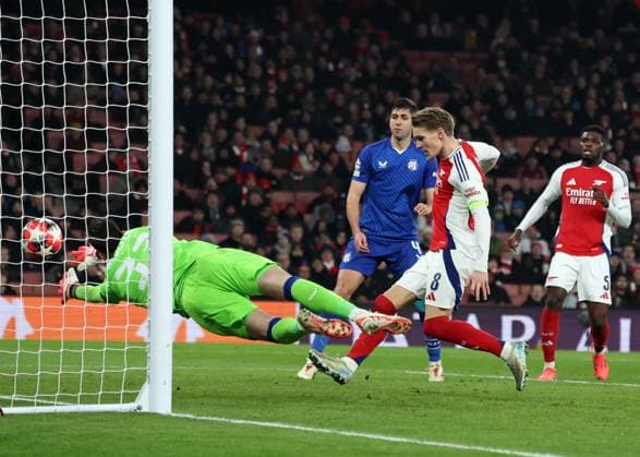 London, England, 22nd January 2025. Arsenal s Martin Odegaard scoring his sides third goal during the UEFA Champions League match at the Emirates Stadium, London. Picture credit should read: David Klein Sportimage EDITORIAL USE ONLY. No use with unauthorised audio, video, data, fixture lists, club league logos or live services. Online in-match use limited to 120 images, no video emulation. No use in betting, games or single club league player publications. SPI_059_DK_Arsneal_Zagreb SPI-3614-0058