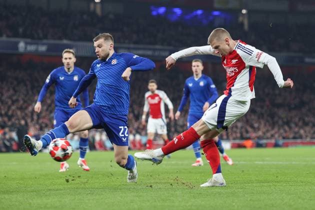 Arsenal gegen Dinamo Zagreb 22. Januar 2025, London Champions League Fußball Arsenal gegen GNK Dinamo Zagreb Oleksandr Zinchenko von Arsenal schießt an Stefan Ristovski von Dinamo Zagreb vorbei Foto Charlotte Wilson Abseits London UK  Copyright: xCharlottexWilsonx xOffsidexOffside