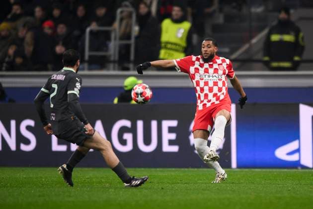 AC Milan v Girona FC - UEFA Champion League Arnaut Danjuma of Girona FC is challenged by Davide Calabria of AC Milan during the UEFA Champions League 2024 25 league phase football match between AC Milan and Girona FC. Milan Italy Copyright: xNicolòxCampox