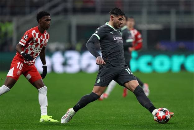 Theo Hernandez (Ac Milan) controls the ball, UEFA Champions League 2024 25 League Phase MD7, AC Mailand v FC Girona, Stadio Giuseppe Meazza (San Siro), January 22, 2025, Milan, Italy.