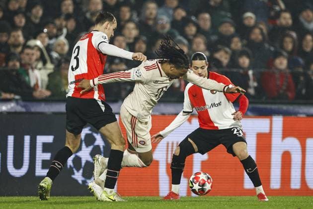 ROTTERDAM - (l-r) Thomas Beelen of Feyenoord, Michael Olise of Bayern Munich, Anis Hadj Moussa of Feyenoord during the UEFA Champions League match between Feyenoord and FC Bayern Munich at Feyenoord Stadium de Kuip on Jan. 22, 2025 in Rotterdam, Netherlands. ANP MAURICE VAN STEEN UEFA Champions League 2024 25 League phase 7 2024 25 xVIxANPxSportx xxANPxIVx 518102992 originalFilename: 518102992.jpg