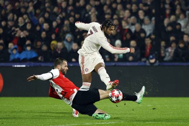 ROTTERDAM - (l-r) Bart Nieuwkoop of Feyenoord, Serge Gnabry of Bayern Munich during the UEFA Champions League match between Feyenoord and FC Bayern Munich at Feyenoord Stadion de Kuip on Jan. 22, 2025 in Rotterdam, Netherlands. ANP ROBIN VAN LONKHUIJSEN UEFA Champions League 2024 25 League phase 7 2024 25 xVIxANPxSportx xxANPxIVx 518103298 originalFilename: 518103298.jpg