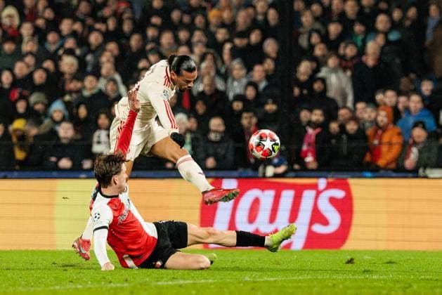 UEFA Champions League Feyenoord Rotterdam FC Bayern Munich 22 01 2025 Leroy Sane FC Bayern Munich, 10 shoots UEFA Champions League Feyenoord Rotterdam FC Bayern Munich, Rotterdam, Stadion Feijenoord De Kuip on 22 01 2025 Copyright: xBEAUTIFULxSPORTS Wunderlx