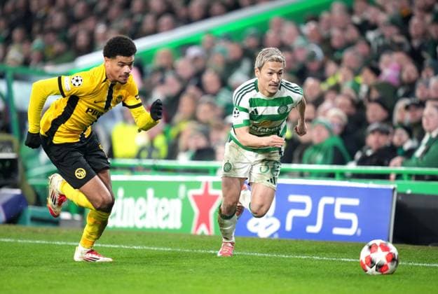 Celtic s Daizen Maeda and Zachsary Athekame of BSC Young Boys during UEFA Champions League - Match Day 7 of 8 between Celtic FC and BSC Young Boys at Celtic Park, on 22nd January 2025 in Glasgow, Scotland. (Picture by Mark Runnacles) Celtic v Young Boys, UEFA Champions League, Group Stage, Football, Celtic Park, Glasgow, UK - 22 Jan 2025 EDITORIAL USE ONLY No use with unauthorised audio, video, data, fixture lists, club league logos or live services. Online in-match use limited to 120 images, no video emulation. No use in betting, games or single club league player publications.  Copyright: xMarkxRunnacles Shutterstockx 15108894ek