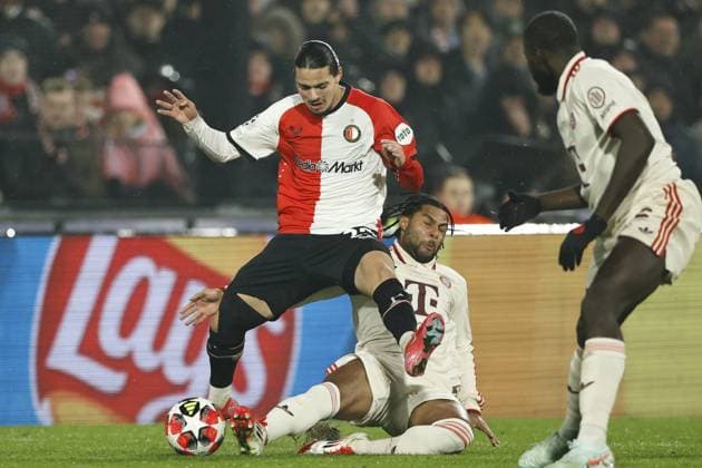 ROTTERDAM - (l-r) Anis Hadj Moussa of Feyenoord, Serge Gnabry of Bayern Munich during the UEFA Champions League match between Feyenoord and FC Bayern Munich at Feyenoord Stadium de Kuip on Jan. 22, 2025 in Rotterdam, Netherlands. ANP MAURICE VAN STEEN UEFA Champions League 2024 25 League phase 7 2024 25 xVIxANPxSportx xxANPxIVx 518103896 originalFilename: 518103896.jpg
