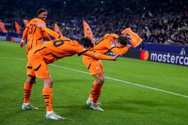 22 01 2025, Football, UEFA Champions League, Shakhtar Donetsk Stade Brestois 29, Arena AufSchalke Gelsenkirchen, Matchday 7 Season 2024 2025 Goalscorer Georgiy Sudakov Shakhtar Donetsk 10 celebrating after scoring 2 0 Irakli Azarovi Shakhtar Donetsk 16 North Rhine-Westphalia Germany