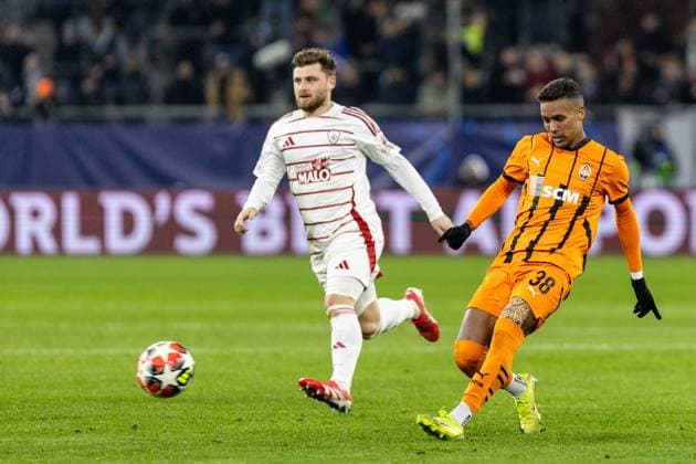 UEFA Champions League FC Shakhtar Donetsk Stade Brest 22 01 2025 Hugo Magnetti Stade Brest, 8 , Pedrinho FC Shakhtar Donetsk, 38 UEFA Champions League FC Shakhtar Donetsk Stade Brest Arena AufSchalke, Gelsenkirchen 22 01 2025 Copyright: xBEAUTIFULxSPORTS Buriakovx