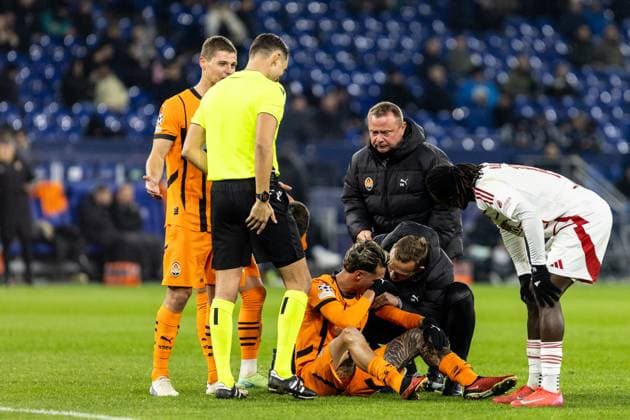 UEFA Champions League FC Shakhtar Donetsk Stade Brest 22 01 2025 Marlon FC Shakhtar Donetsk, 30 sits on the pitch with the pain after the foul UEFA Champions League FC Shakhtar Donetsk Stade Brest Arena AufSchalke, Gelsenkirchen 22 01 2025 Copyright: xBEAUTIFULxSPORTS Buriakovx