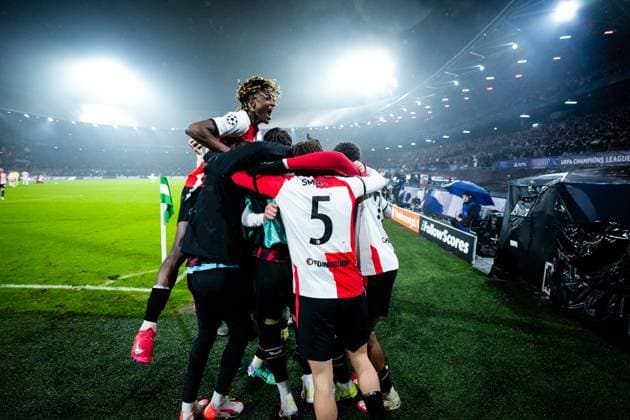UEFA Champions League: Feyenoord v FC Bayern Munich Rotterdam - Feyenoord players celebrating the 3-0 of Ayase Ueda during the seventh round of new format of the Champions League 2024 2025. The match is set between Feyenoord and FC Bayern Munich at Stadion Feijenoord De Kuip on 22 January 2025 in Rotterdam, The Netherlands. Copyright: xYannickxVerhoevenx
