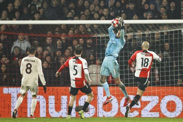 ROTTERDAM - (l-r) Leon Goretzka of Bayern Munich, Gijs Smal of Feyenoord, Feyenoord goalkeeper Justin Bijlow, Gernot Trauner of Feyenoord during the UEFA Champions League match between Feyenoord and FC Bayern Munich at Feyenoord Stadion de Kuip on Jan. 22, 2025 in Rotterdam, Netherlands. ANP MAURICE VAN STEEN UEFA Champions League 2024 25 League phase 7 2024 25 xVIxANPxSportx xxANPxIVx 518105167 originalFilename: 518105167.jpg