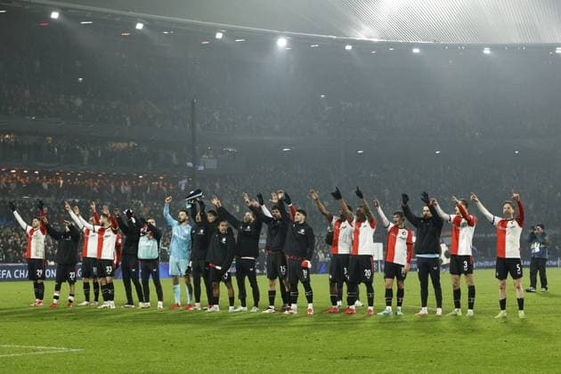 ROTTERDAM - Feyenoord celebrates victory during the UEFA Champions League match between Feyenoord and FC Bayern Munchen at Feyenoord Stadium de Kuip on Jan. 22, 2025 in Rotterdam, Netherlands. ANP MAURICE VAN STEEN UEFA Champions League 2024 25 League phase 7 2024 25 xVIxANPxSportx xxANPxIVx 518106327 originalFilename: 518106327.jpg